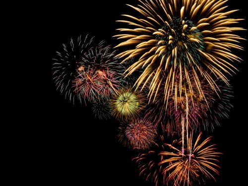 Feuerwerk mit der Familie genießen: Von Neugeborenen bis zum Vorschulalter