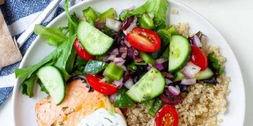 Griechische Lachs-Quinoa-Schüssel | Kara Lydon