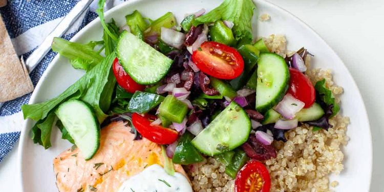 Griechische Lachs-Quinoa-Schüssel | Kara Lydon