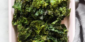 Im Ofen gebackene Grünkohlchips | Ernährungsberaterin Debbie Dishes