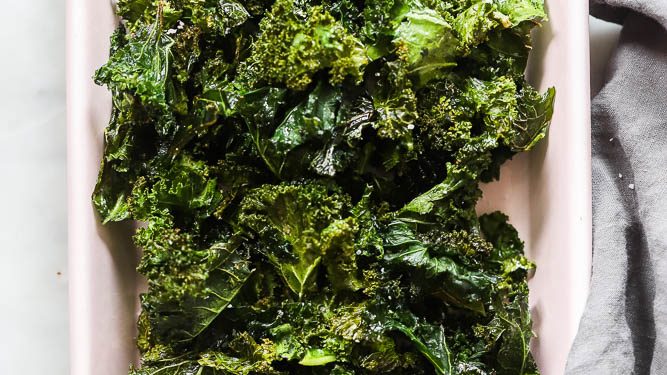 Im Ofen gebackene Grünkohlchips | Ernährungsberaterin Debbie Dishes