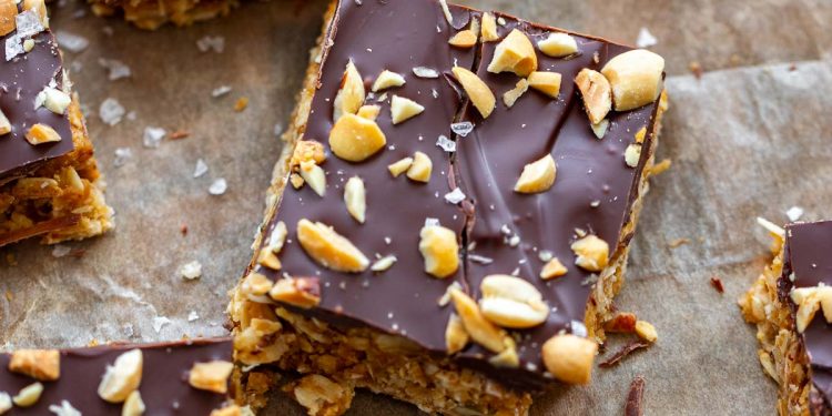 Erdnussbutter-Haferflockenriegel ohne Backen