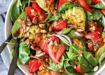 Spinat-Erdbeer-Salat mit Mohndressing