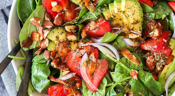 Spinat-Erdbeer-Salat mit Mohndressing