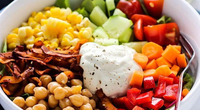 Veganer Cobb-Salat | Ernährungsberaterin Debbie Dishes