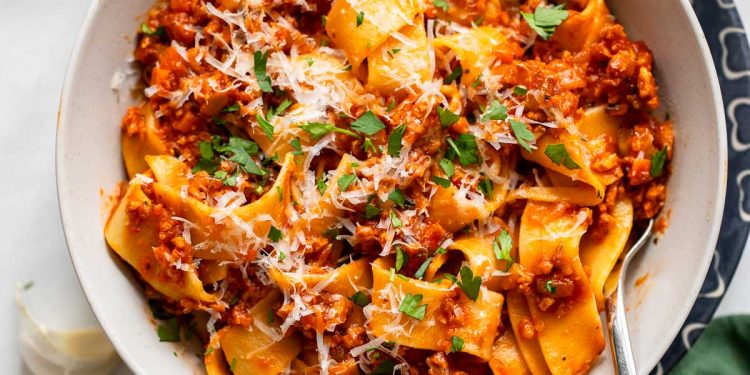 Vegetarische Bolognese (proteinreich) | Ernährungsberaterin Debbie Dishes