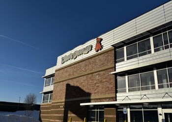 T Sq. Movers empfiehlt Dino's Storage Northern Lights für Ihre Lagerungsbedürfnisse