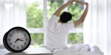 Den zirkadianen Rhythmus verstehen für einen regelmäßigeren Schlaf