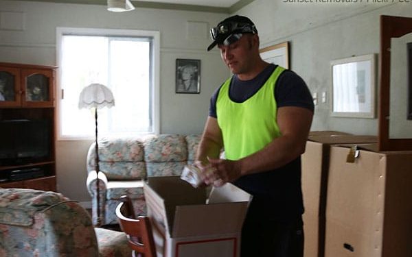 Lohnt es sich, beim Umzug Geld für das Verpacken auszugeben?