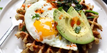 Pikante Zucchini-Waffeln | Ernährungsberaterin Debbie Dishes