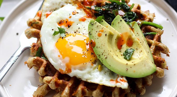 Pikante Zucchini-Waffeln | Ernährungsberaterin Debbie Dishes