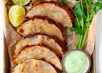 Knusprige Tacos mit schwarzen Bohnen | Kara Lydon