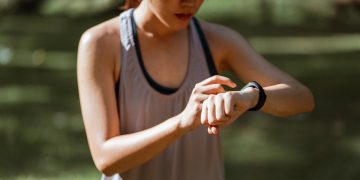 „Münzgroße“ Model des in China entwickelten Dexcom G6-Sensors