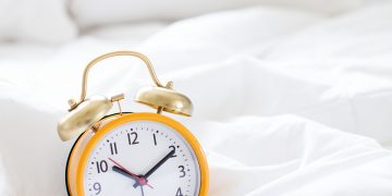 So passen Sie den Schlaf Ihres Kindes an die Sommerzeit an