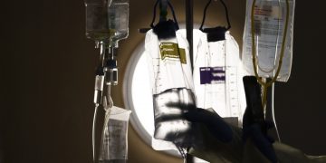 Mangel an intravenöser Flüssigkeit führt zu abgesagten Operationen: Impfungen