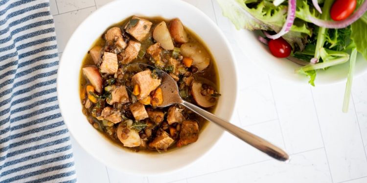 Übrig gebliebene Putensuppe (einfach und nahrhaft)