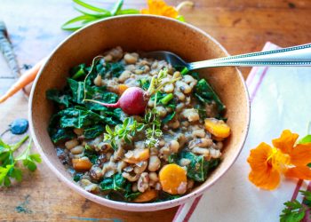 Immediate Pot Black Eyed Peas und Greens
