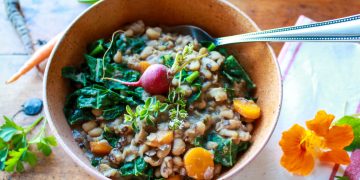 Immediate Pot Black Eyed Peas und Greens