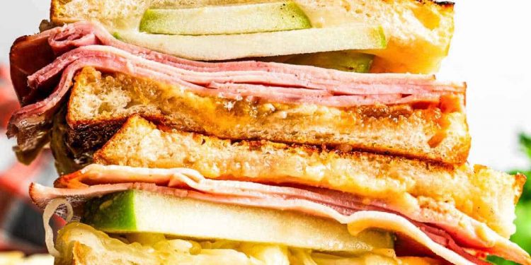 Apfel-Käse-Sandwich vom Grill