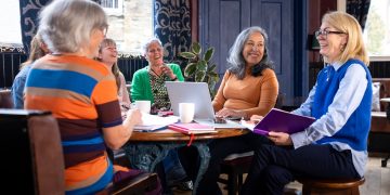 Treffen Sie die Diskussionsteilnehmer des Senior Planet-Autorengremiums für ältere Erwachsene