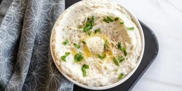 Cremiges Blumenkohl-Kartoffelpüree mit Knoblauch