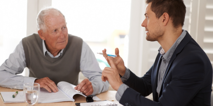 Agenturen schlagen Maßnahmen zur Bekämpfung der finanziellen Ausbeutung älterer Menschen vor