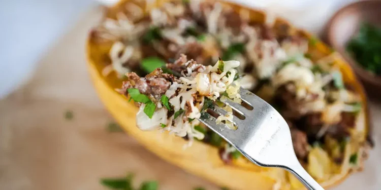 Rezept für mit Wurst gefüllten Kürbis