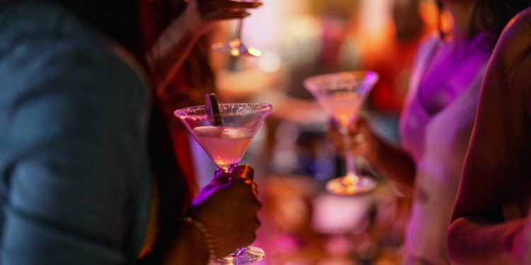 Menschen, die Medikamente gegen Fettleibigkeit einnehmen, verlieren den Geschmack für Alkohol, wie eine neue Studie zeigt: Pictures