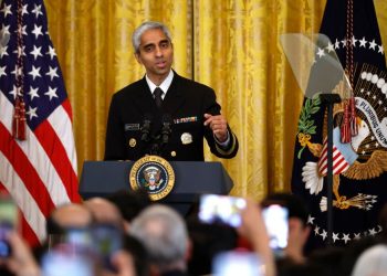 Schon geringe Mengen Alkohol können Krebs verursachen, sagt der Generalchirurg