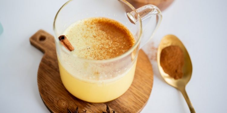 So machen Sie goldene Milch (in nur 5 Minuten!)