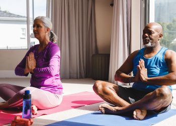 Holen Sie sich sozial – mit Yoga