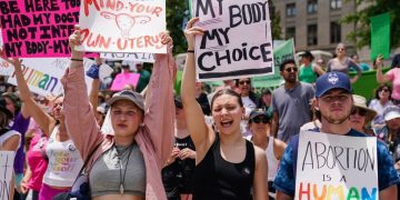 Einige Staaten betrachten Rechnungen, die Abtreibungspatienten bestrafen