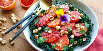 Blutorange -Salat mit Grünkohl und Haselnüssen