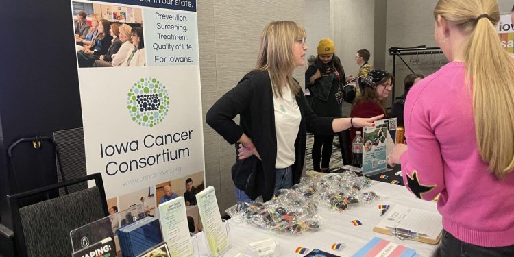 Sie wurde von ihrem Traumjob bei CDC entlassen und bekam ihn zurück. Aber sie geht weiter: Aufnahmen