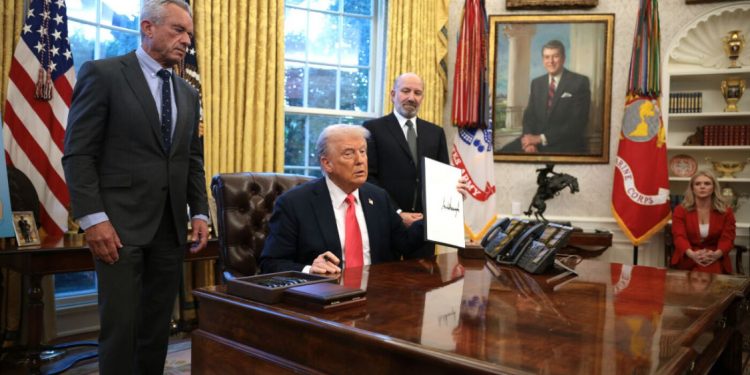 Trump erneuert die Anweisung, die Preise für die Gesundheit der Gesundheitsversorgung zu enthüllen, aber die Verbraucher nutzen sie kaum: Aufnahmen