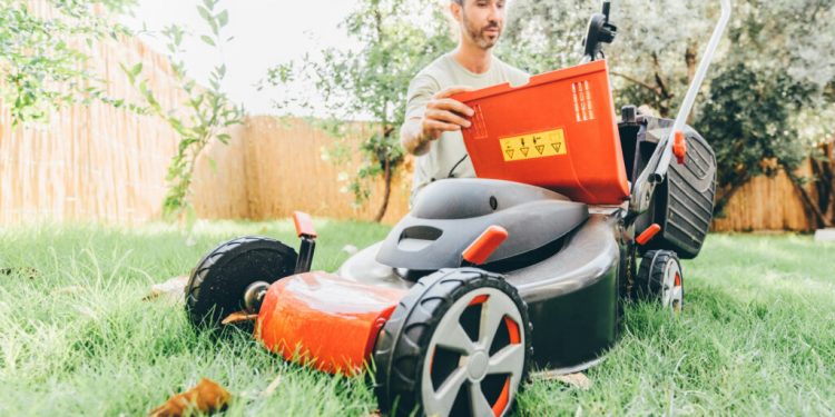 Wie man Rasenausrüstung einpackt und bewegt