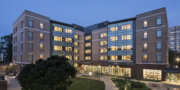 Senior Dwelling -Betreiber nehmen getestete Private -Taktiken an, während Trump Admin die Einwanderung harte Einwanderung übernimmt