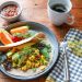 Simple Vegan Tofu Scramble Wrap mit Gemüse und Dill