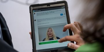 Die On-line -Therapie kindert das Gehirn um, um chronische Schmerzen zu behandeln