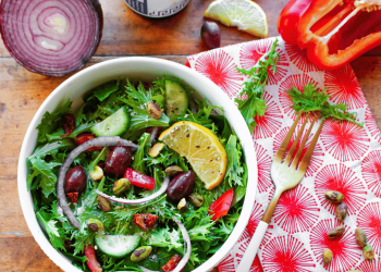 Griechischer Mizuna -Salat mit Sumac Spice French dressing