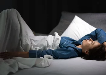 Wie man den Schlaf verbessert, wenn sich das Leben überwältigend anfühlt