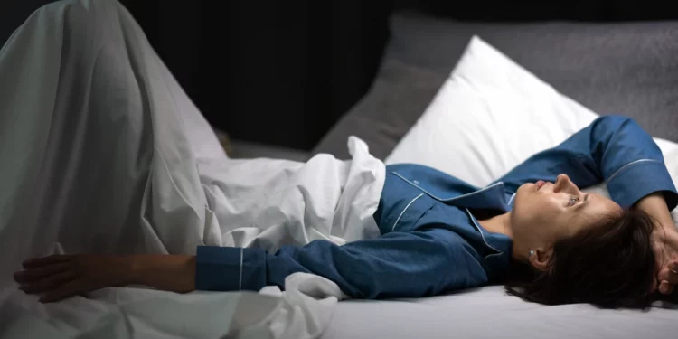 Wie man den Schlaf verbessert, wenn sich das Leben überwältigend anfühlt