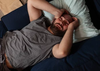 Schlaf entzogen? Hier ist, was Schlafmangel Ihrem Körper tut