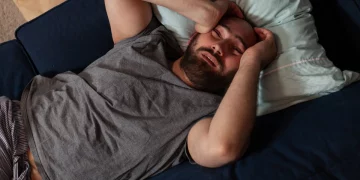 Schlaf entzogen? Hier ist, was Schlafmangel Ihrem Körper tut