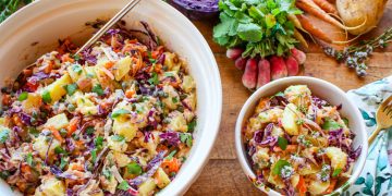 Buntes veganer Konfetti -Kartoffelsalat mit cremigem Zitronendressing