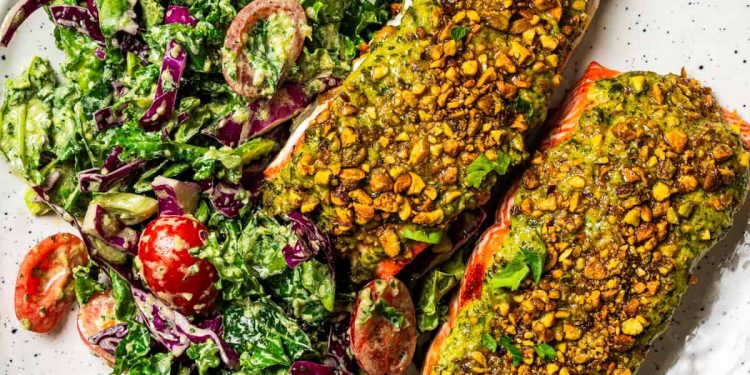 Pistazien-Kruste-Lachs (einfach und aromatisch!)