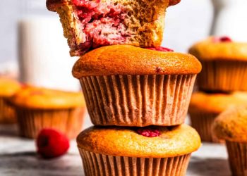 Einfache Himbeer -Muffins (flauschig und superfeucht!)
