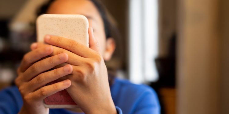 Screenabhängigkeit und Selbstmordverhalten sind für Jugendliche verknüpft, zeigt eine Studie: Aufnahmen