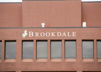 Zwei neue Beratungsunternehmen machen Argumente gegen Brookdale Senior Residing Board Picks