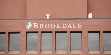 Zwei neue Beratungsunternehmen machen Argumente gegen Brookdale Senior Residing Board Picks